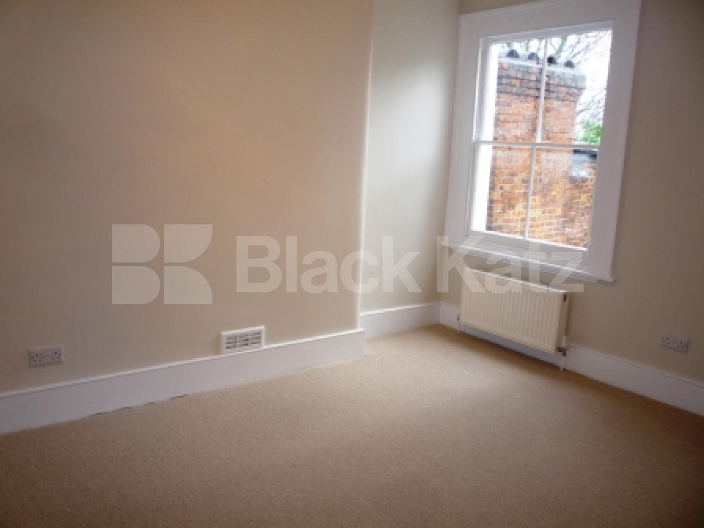 			Amazing 3 Bed With Balcony !, 3 Bedroom, 1 bath, 1 reception Apartment			 Rathcoole Gardens, Crouch End